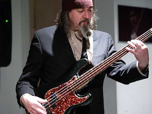 http://downtownmusic.net/pictures/picturerhtml/196403285504/Bill_Laswell.jpg